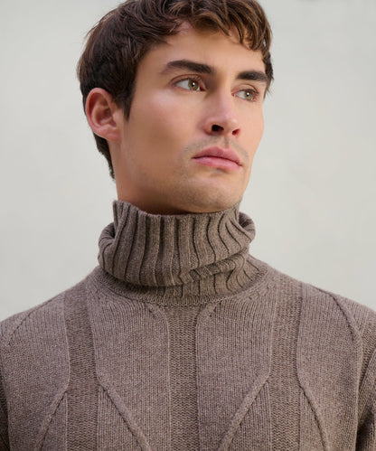 SOCI3TY Trui turtleneck heavy cable knit wol/kasjmier bruin - The Society Shop