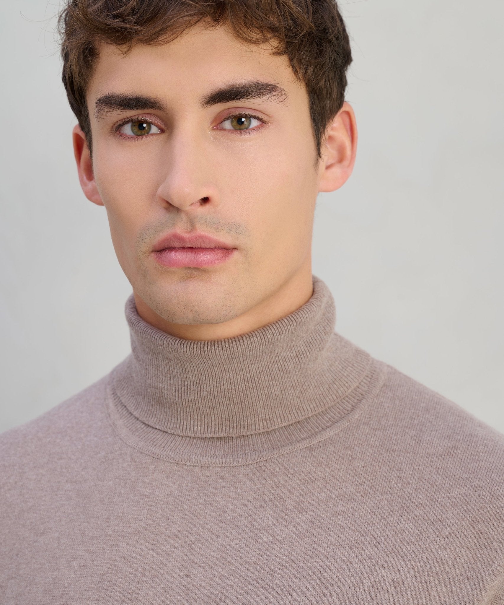 SOCI3TY Trui turtleneck katoen/kasjmier beige - The Society Shop