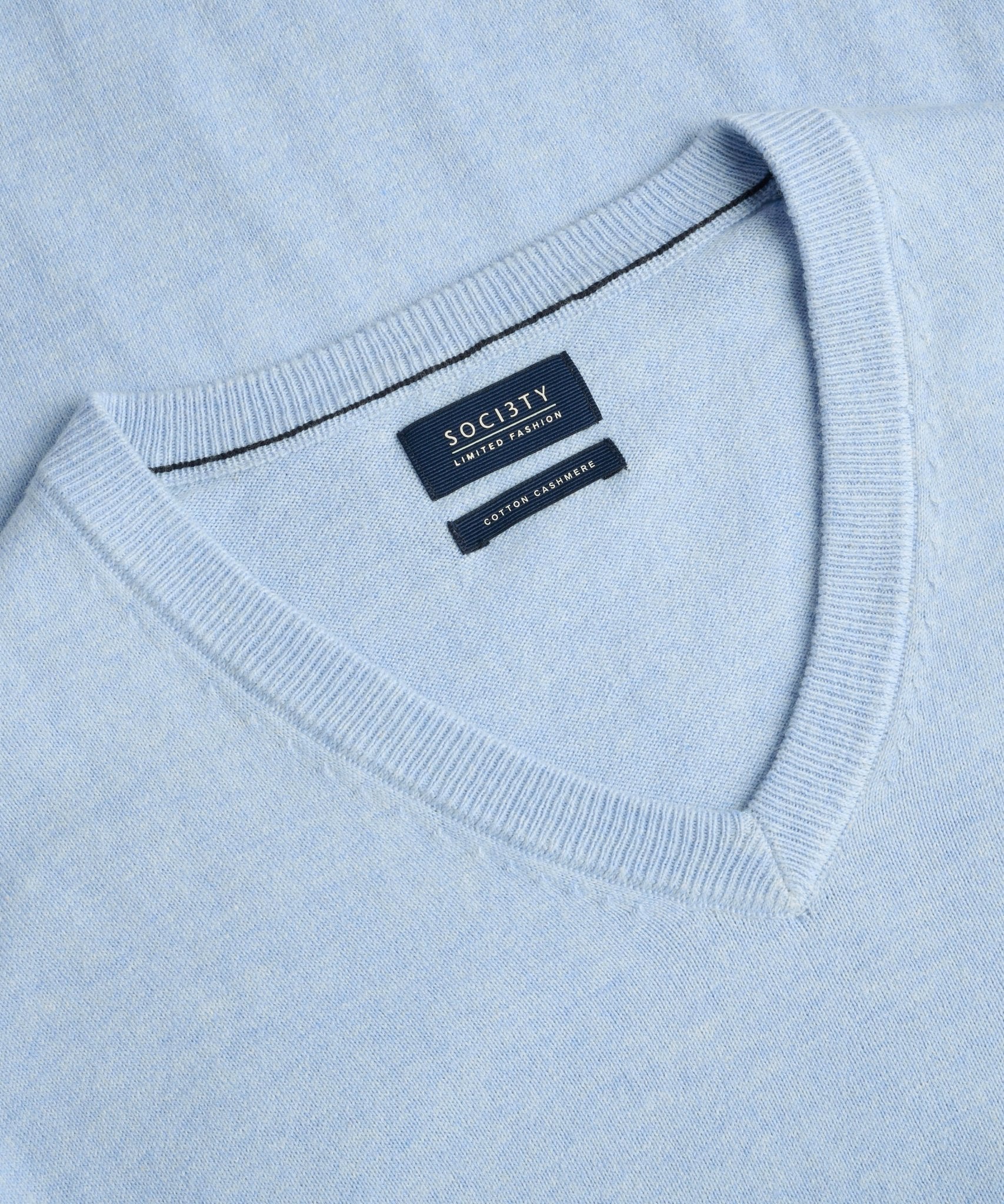 SOCI3TY Limited Trui v - neck Cotton Cashmere lichtblauw - THE SOCIETY SHOP