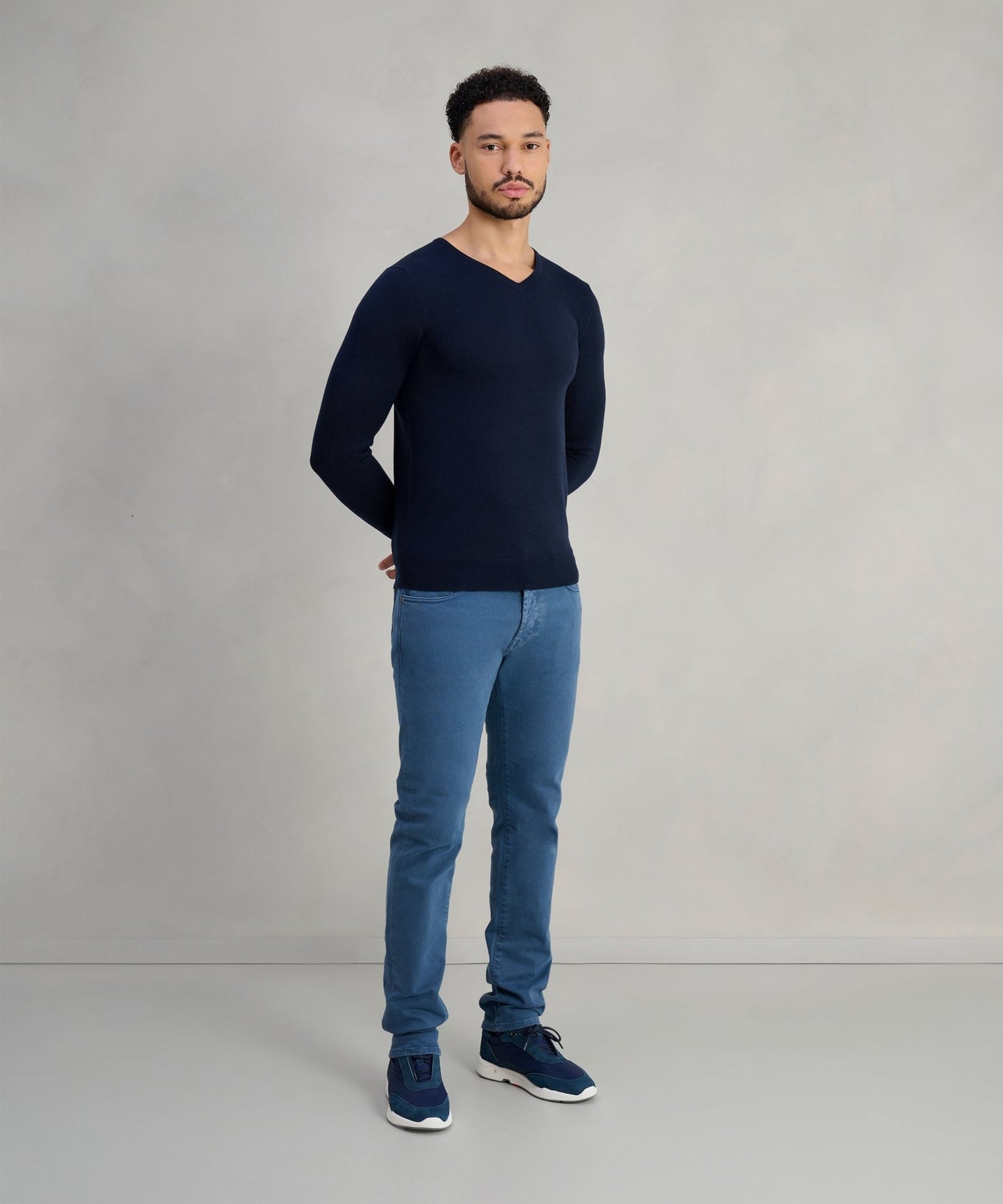 Profuomo Trui v - neck merinowol donkerblauw - The Society Shop